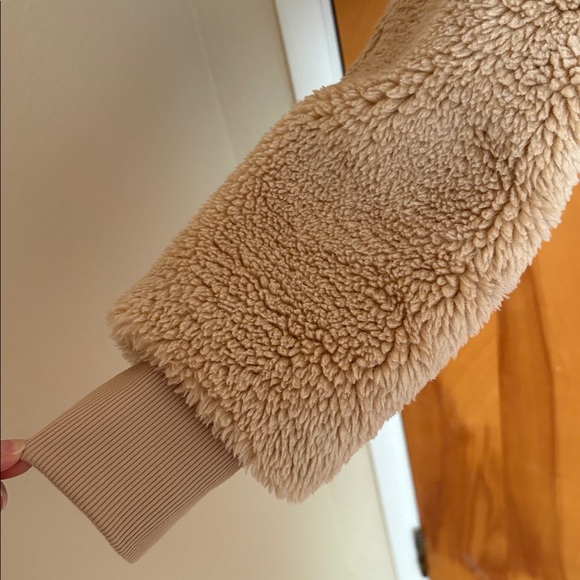 ALO Yoga Foxy Sherpa Jacket - Picture 8 of 11